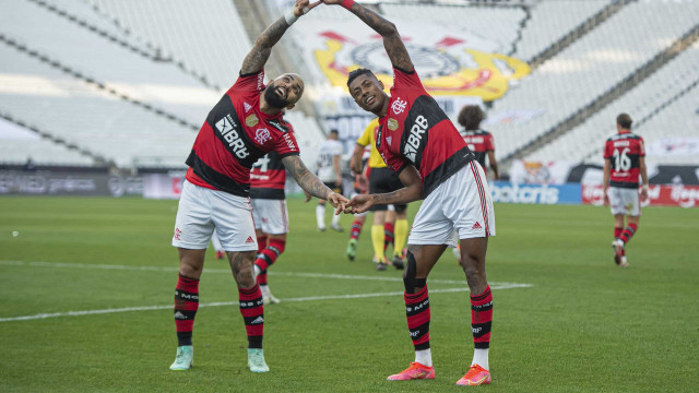 Corinthians é atropelado pelo Flamengo no 1º tempo e sofre outra derrota em casa