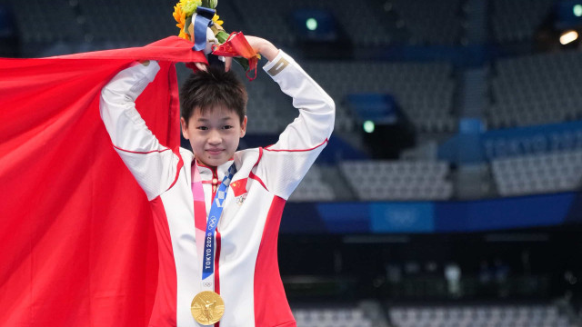 Chinesa de 14 anos fatura o ouro nos saltos ornamentais com 24 notas 10