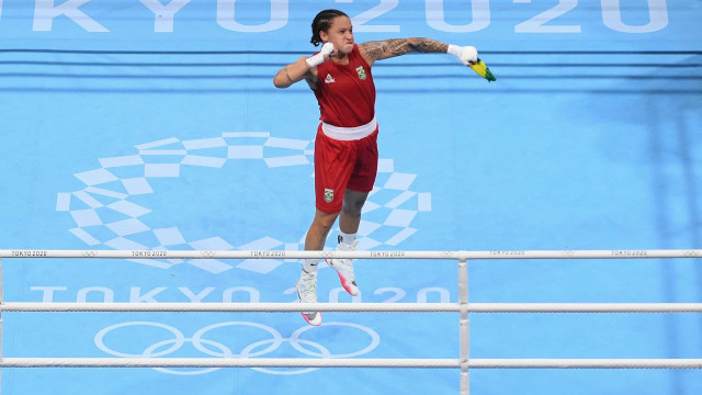 Bia Ferreira supera algoz, vai à final e garante pelo menos a prata no boxe