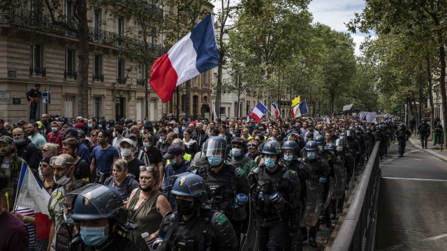 França tem 4º fim de semana de protestos contra passe sanitário