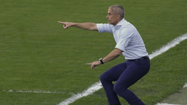Sylvinho justifica falta de vitórias do Corinthians: 'Fase de construção'