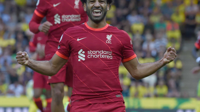 Com show de Salah e gol de Firmino, Liverpool vence Norwich na estreia do Inglês
