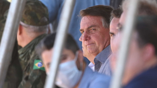 Bolsonaro evita responder a apoiadores, após abertura de investigação por Aras