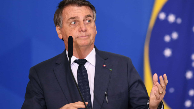 Bolsonaro tenta legitimar ausência na BA com vídeos de visitas a outras tragédias