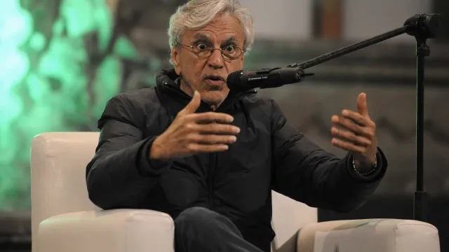 Caetano Veloso vence ação contra emissora após ser chamado de pedófilo e estuprador