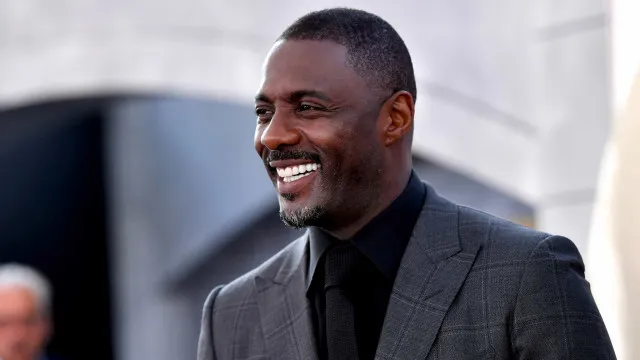 
                    Idris Elba diz que o público rejeitaria um James Bond negro e nega que foi cotado para o papel
                
