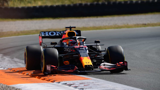 Verstappen tem volta rápida anulada e Pérez lidera 3° treino livre nos EUA