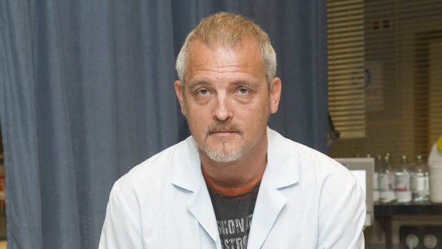 Jordi Rebellón, ator da série 'Hospital Central', morre aos 64 anos