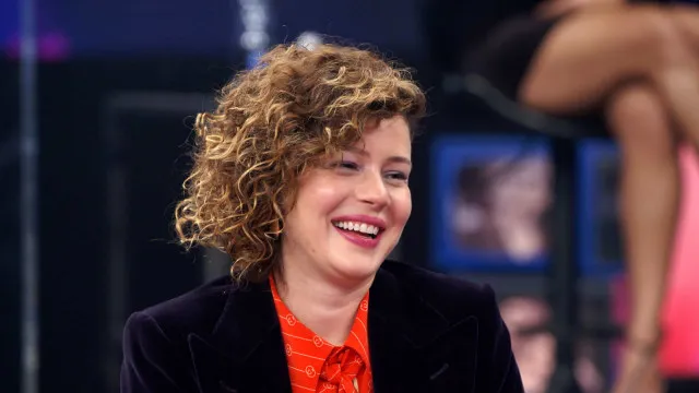 
                    Leandra Leal diz que filha de 11 anos tem ciúme dela em cenas de beijo em 'Coração Acelerado'
                