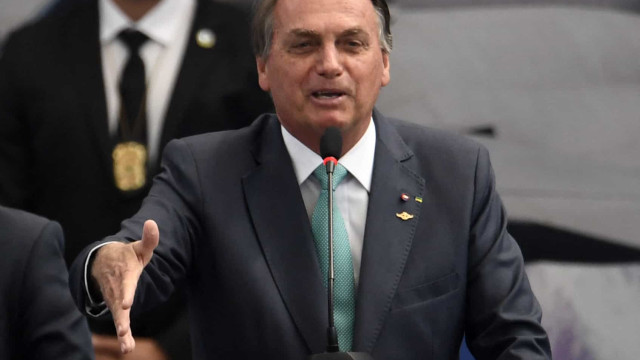 Prefeitura de Peruíbe diz que irá multar Bolsonaro por passeio sem máscara