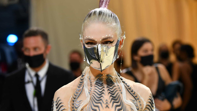 Cantora Grimes diz que filho a chama por seu nome