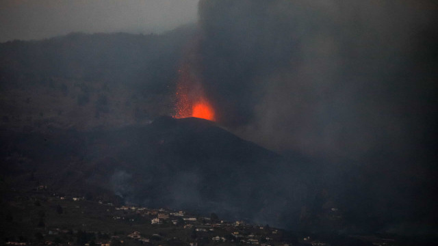 Cone principal do vulcão Cumbre Vieja colapsa parcialmente nas Canárias