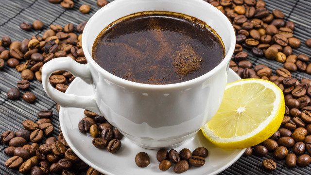 Café com limão: a combinação poderosa que emagrece e queima gordura
