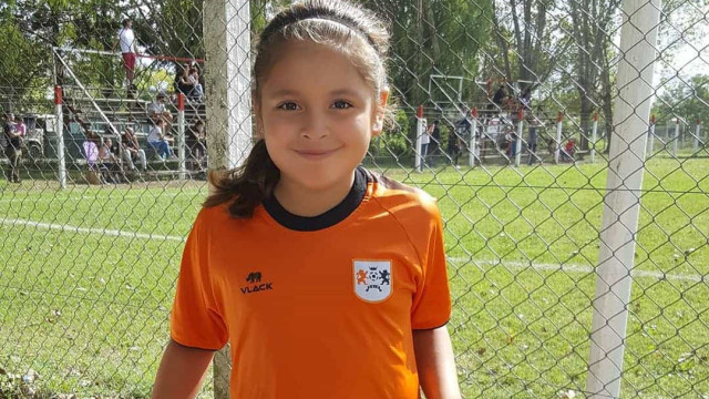 Argentina de 8 anos assina com a Nike e encanta Messi com seus dribles