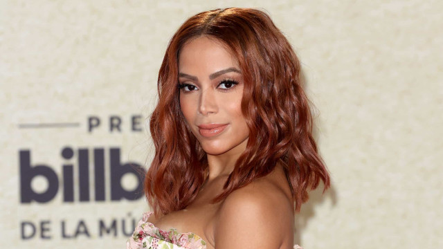 Billboard Latin Music Awards. Anitta aparece ruiva no tapete vermelho
