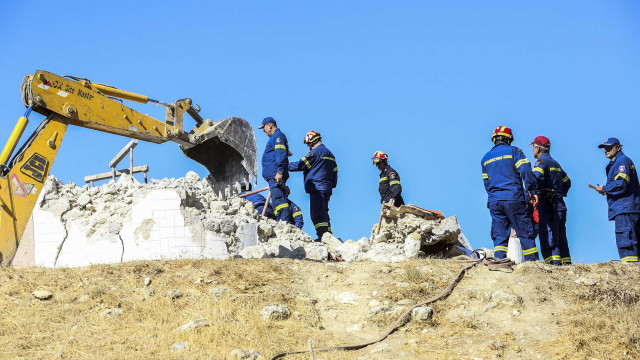 Forte terremoto atinge ilha da Grécia e deixa ao menos 1 morto e 11 feridos