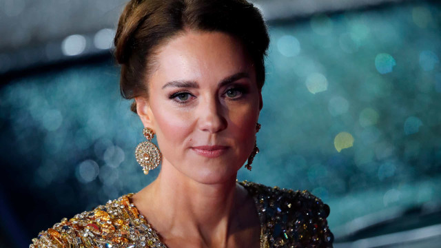 Kate Middleton presta homenagem a princesa Diana com vestido de 'deusa'