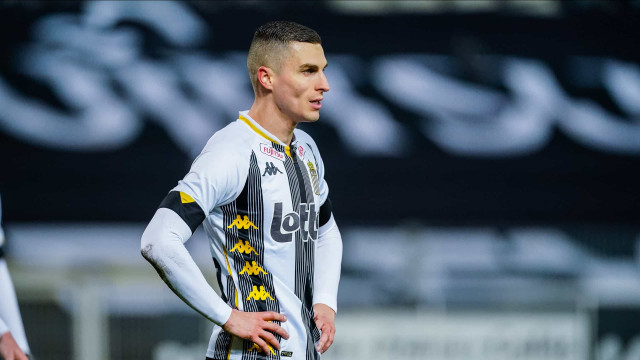Uefa denuncia jogador de time grego por tatuagem 'controversa'