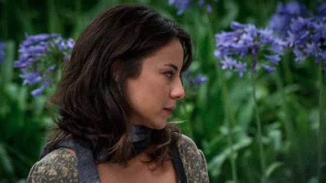 Andréia Horta vive bióloga que se excita com flores em 'O Jardim Secreto de Mariana'