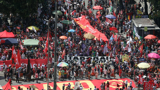 Ato contra Bolsonaro é encerrado no Rio de Janeiro