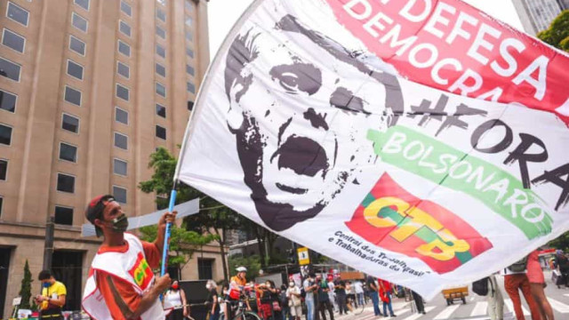 Paulista já tem manifestantes e barracas de sindicatos e partidos de oposição