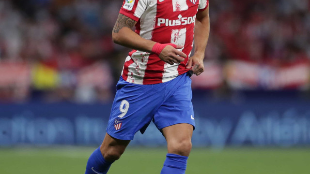 Luis Suárez comanda vitória do Atlético de Madrid sobre o Barcelona