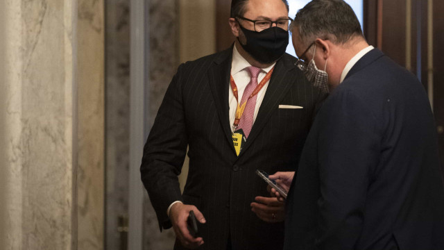 Ex-assessor de Trump recorreu a Eduardo Bolsonaro ao ser abordado pela PF