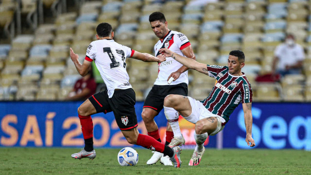 Sob vaias, Fluminense joga mal e só empata com Atlético-GO no Maracanã