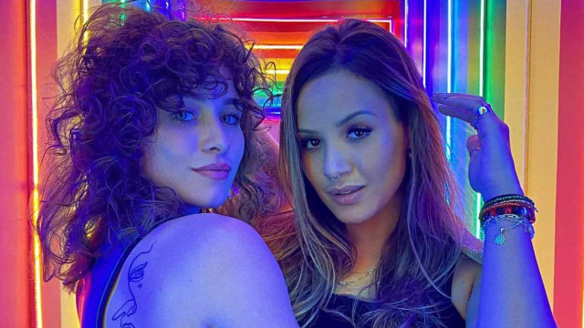Laryssa Ayres anuncia namoro com a influenciadora Thais Ribeiro e se declara
