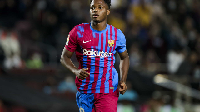 'Não é pressão. Ninguém igualará Messi', diz Ansu Fati após renovar com Barcelona