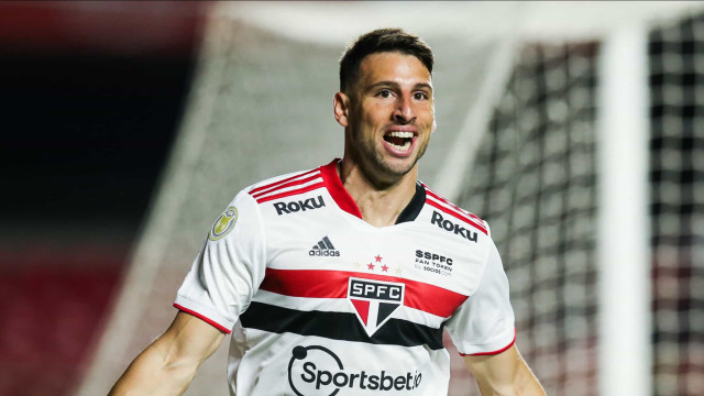 Calleri pede desculpas a torcedor palmeirense após quebrar seu celular