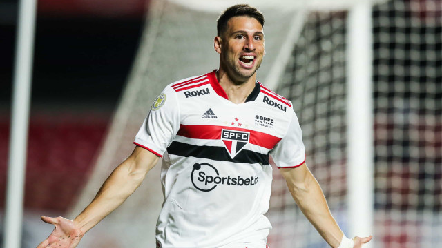 São Paulo descarta lesão após submeter Calleri a exames