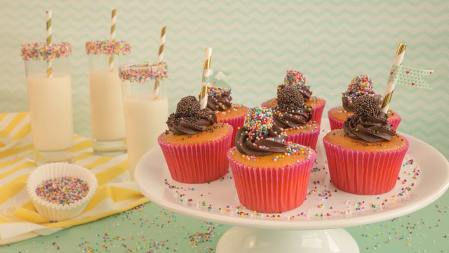 Aprenda a fazer cupcake de cenoura com brigadeiro