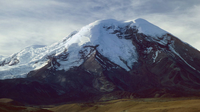 Avalanche em vulcão nevado no Equador deixa ao menos 3 mortos e 3 desaparecidos