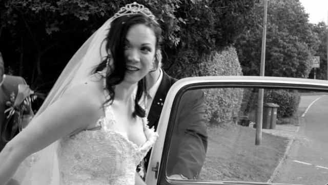 Noiva descobre câncer antes do casamento ao provar do vestido
