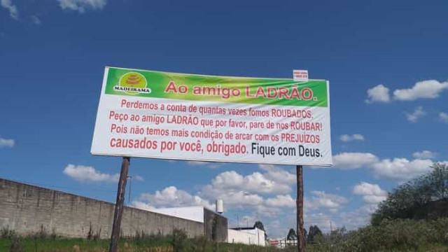 Empresário dedica outdoor 'ao amigo ladrão' após sofrer três furtos em duas semanas