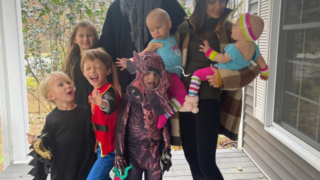 Alec Baldwin celebra Halloween em família dias após trágico acidente