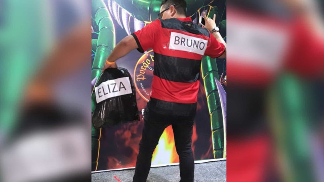 Bar afasta funcionário que publicou foto de fantasiado de ex-goleiro Bruno