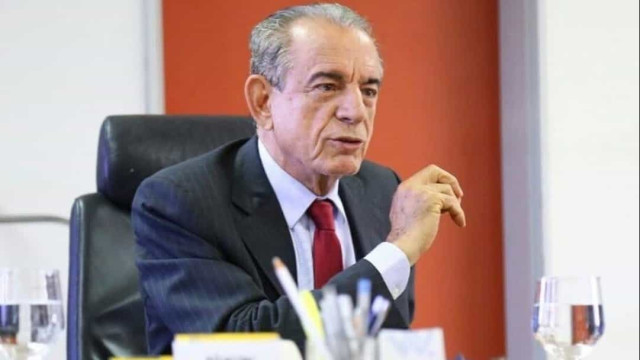 Ex-prefeito de Goiânia Iris Rezende piora e é intubado novamente