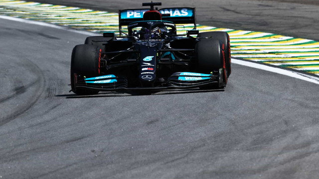 Verstappen bate no fim, e Hamilton faz pole no GP da Arábia Saudita