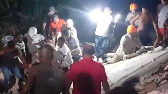 Prédio de 4 andares desaba no Rio e deixa um morto e três feridos