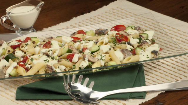 Receita: Salada de Penne com Lentilha e Sardinha ao Molho de Iogurte