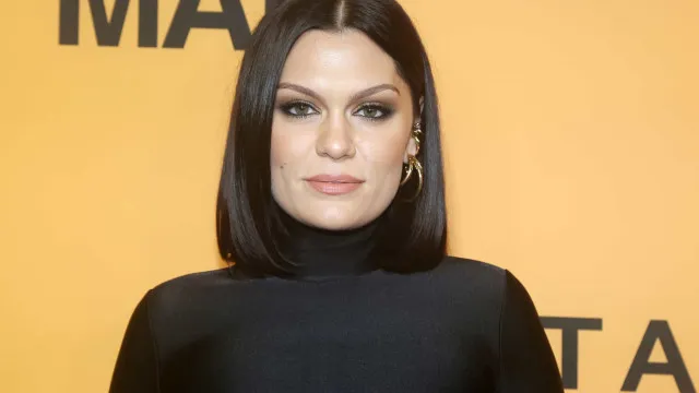A cantora Jessie J usou as redes sociais para f