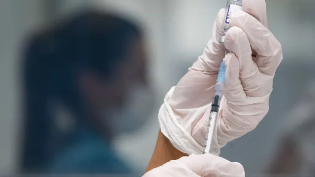 
                    Eurofarma anuncia parceria para trazer nova vacina contra chikungunya ao Brasil
                