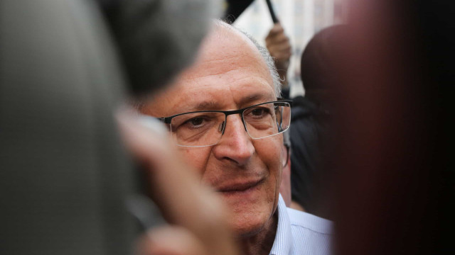 Alckmin mantém triplo mistério sobre futuro, mas empurra aliado ao PSB