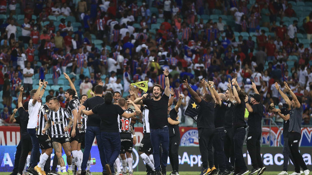 Atlético-MG busca virada em 5 minutos e ganha Brasileirão após 50 anos