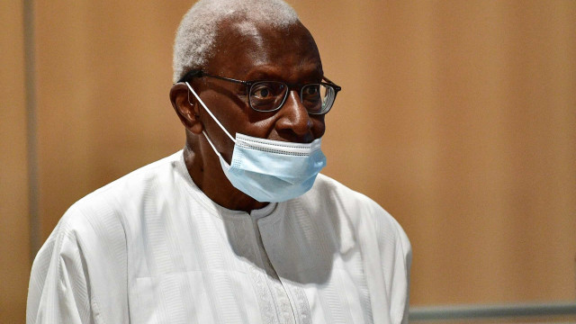 Lamine Diack, chefão do atletismo condenado por corrupção, morre aos 88 anos