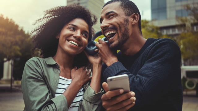 Tinder e Spotify aliam-se para ajudar a criar novos pares românticos