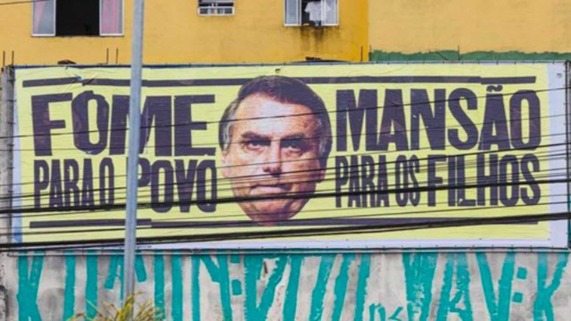 Outdoors com críticas a Bolsonaro são instalados em SP e BH