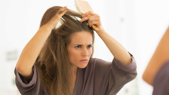 Dermatologista explica como prevenir os cabelos brancos 